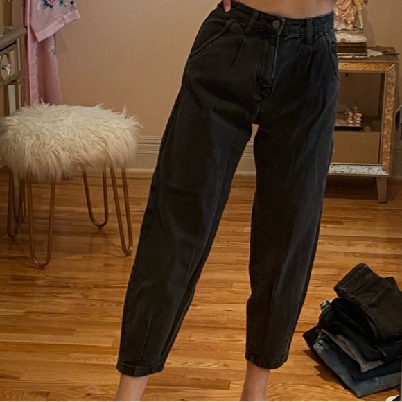 Zara Black Ankle Cropped Jeans with Relaxed Fit and Wide-Leg Design - Picture 1 of 4